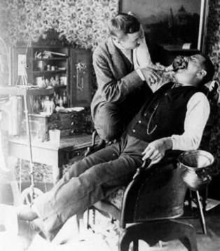 odont&oacute;logo 1900